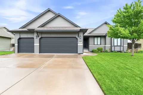 8525 W Candlewood Ct, Wichita, KS 67205