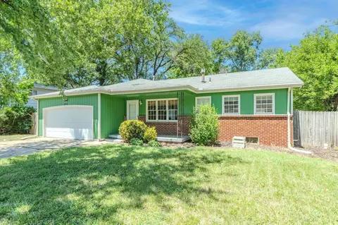 804 English Ct, Derby, KS 67037