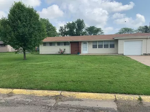 107 Hays Ct, Salina, KS 67401