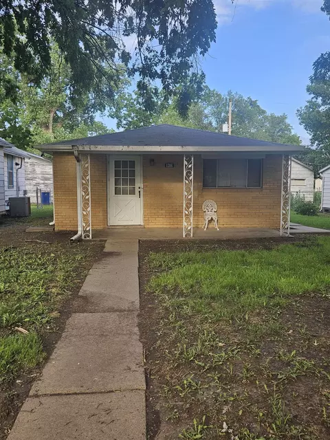 1206 N 8th St, Salina, KS 67401