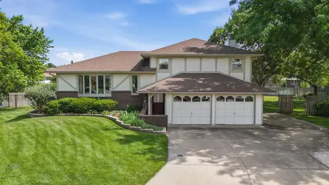 836 Trinity Ct, Newton, KS 67114
