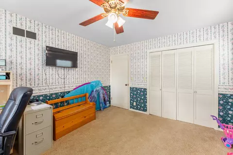Bedroom - 910 W 4th St, Halstead, KS 67056 photo 5 of 8
