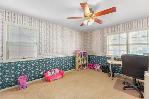 Bedroom - 910 W 4th St, Halstead, KS 67056 photo 4 of 8