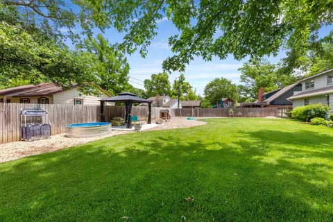 Exterior - 910 W 4th St, Halstead, KS 67056 photo 7 of 9