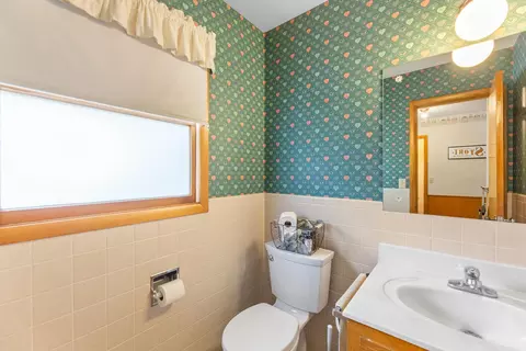 Bath - 910 W 4th St, Halstead, KS 67056 photo 2 of 4