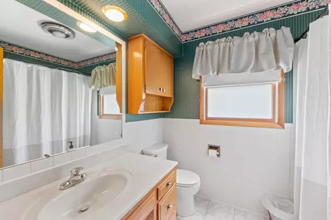 Bath - 910 W 4th St, Halstead, KS 67056 photo 3 of 4