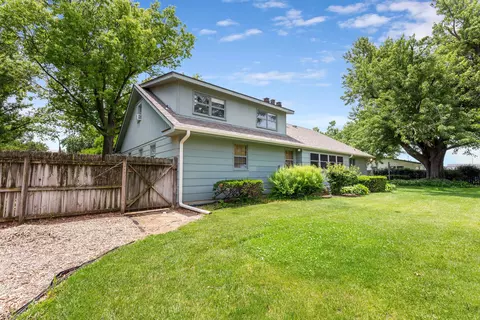 Exterior - 910 W 4th St, Halstead, KS 67056 photo 4 of 9