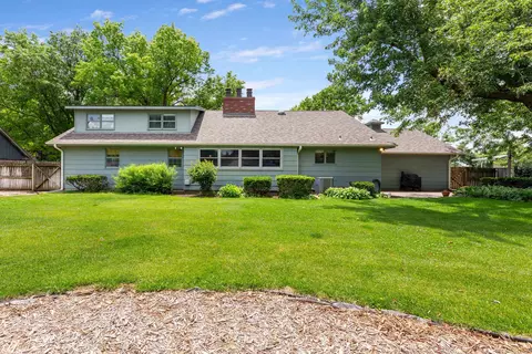 Exterior - 910 W 4th St, Halstead, KS 67056 photo 5 of 9