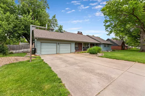 Exterior - 910 W 4th St, Halstead, KS 67056 photo 1 of 9