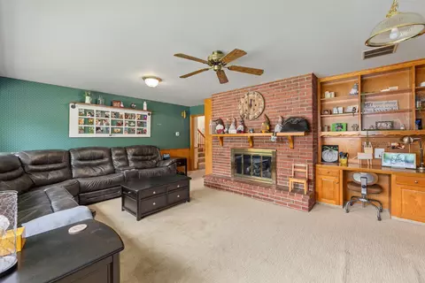 Living - 910 W 4th St, Halstead, KS 67056 photo 4 of 5