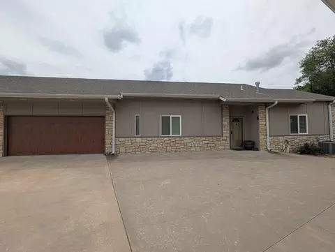 1307 N Hamilton Dr UNIT F, Derby, KS 67037