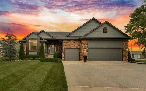 2332 N Lakeview Ct, Andover, KS 67002