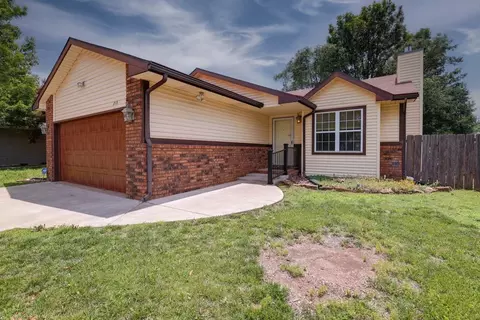 235 W Rosewood Ln, Derby, KS 67037