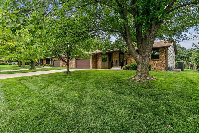 8621 E Chalet Ct, Wichita, KS 67207