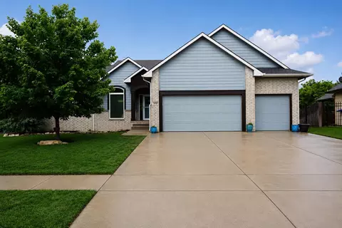2030 N Walnut Crk, Derby, KS 67037