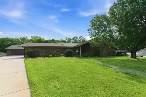 844 N Sandpiper Ct, Wichita, KS 67230