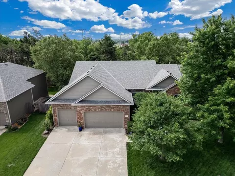 1425 E Summerlyn Dr, Derby, KS 67037