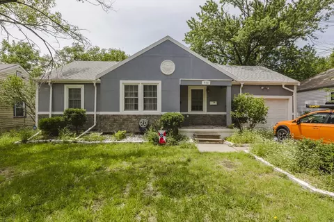 933 N Parkwood Ln, Wichita, KS 67208