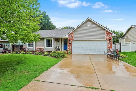 146 E Chestnut Dr, Mulvane, KS 67110