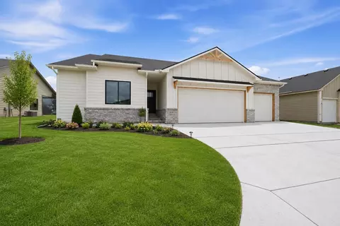 8235 E Summerside Pl, Bel Aire, KS 67226
