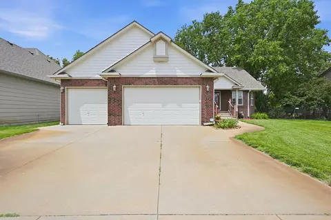 2553 N Hazelwood St, Wichita, KS 67205