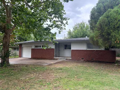 5712 E Odessa St, Bel Aire, KS 67220