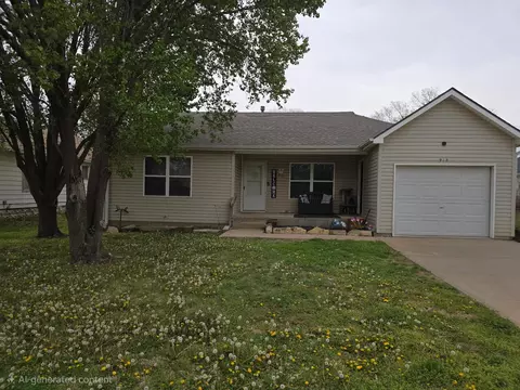 913 N C St, Wellington, KS 67152