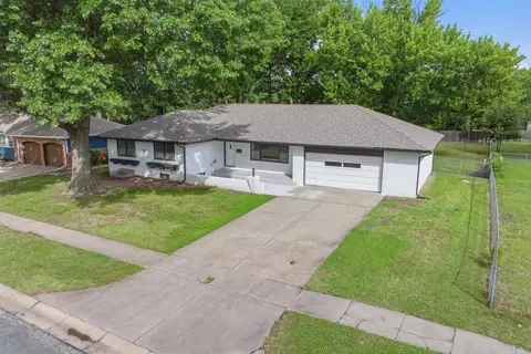 6720 E Zimmerly St, Wichita, KS 67207