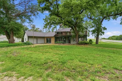 215 W Main St, Herington, KS 67449