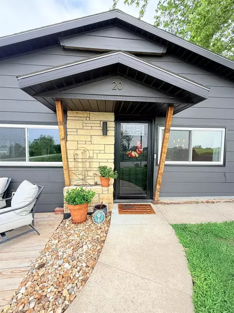 20 Lakeshore Dr, Marion, KS 66861