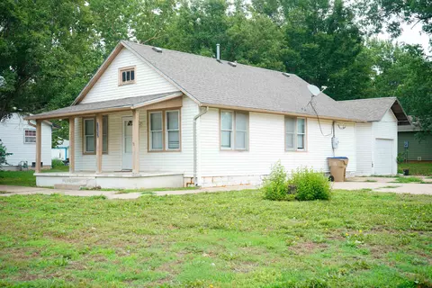 302 N King St, Mount Hope, KS 67108