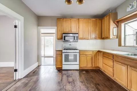 Kitchen - 513 S 1st Ave, Mulvane, KS 67110 photo 1 of 4