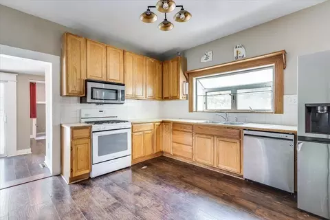 Kitchen - 513 S 1st Ave, Mulvane, KS 67110 photo 2 of 4