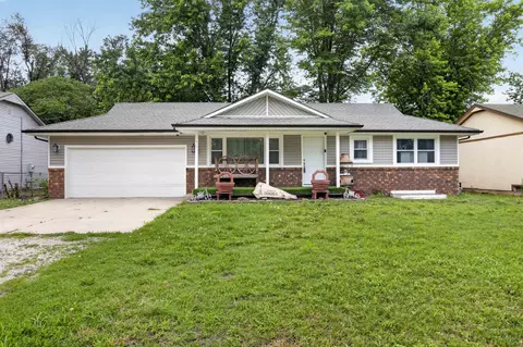 921 E 43rd St S, Wichita, KS 67216