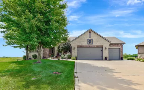 2202 N Foxfire Ct, Augusta, KS 67010