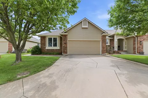 2304 N Lakeway Cir, Wichita, KS 67205