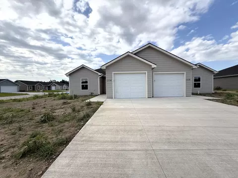 1230 Fountain Dr, Salina, KS 67401