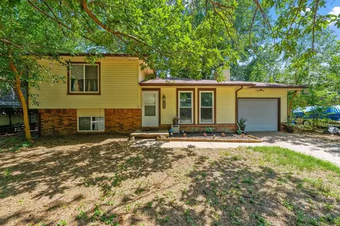603 E 54th St S, Wichita, KS 67216