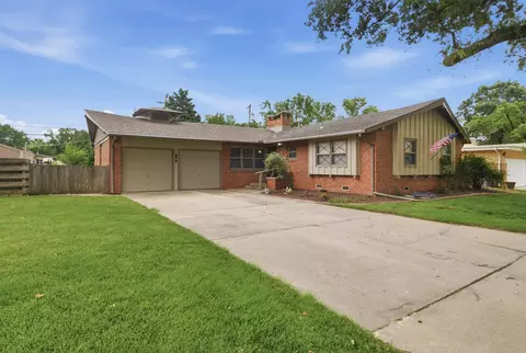 812 N Chipper Ln, Wichita, KS 67212