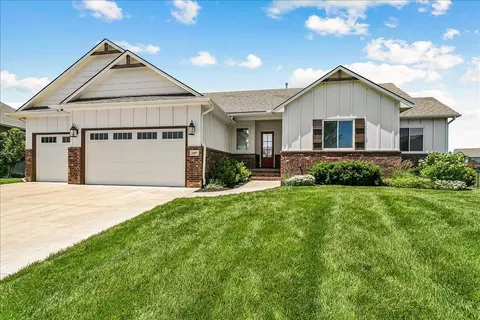 2407 N Lakeside Cir, Andover, KS 67002