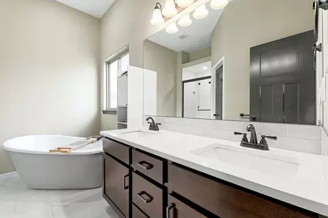 Bath - 2594 Spring Meadows Ct, Derby, KS 67037 photo 1 of 4