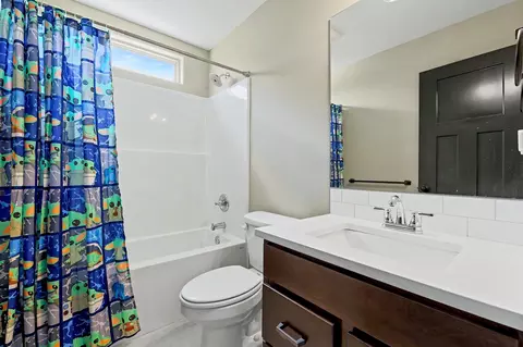 Bath - 2594 Spring Meadows Ct, Derby, KS 67037 photo 3 of 4