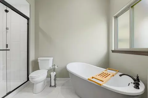 Bath - 2594 Spring Meadows Ct, Derby, KS 67037 photo 2 of 4