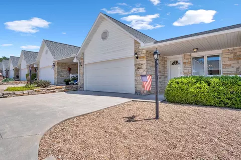 321 E 12th # 202, Newton, KS 67114