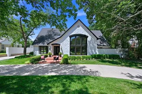24 E Douglas Ave, Eastborough, KS 67206