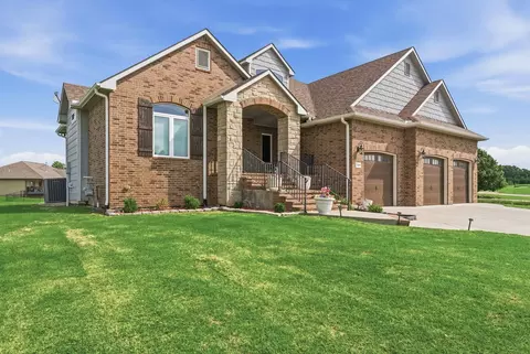 1819 W Edgewood Dr, Wellington, KS 67152