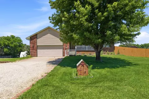400 E Gordon Bennett Dr, Haysville, KS 67060