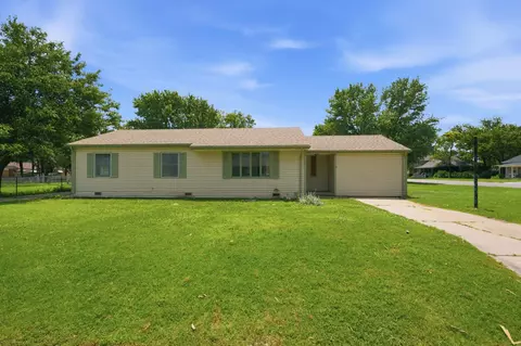 303 E 4th Ave, Cheney, KS 67025