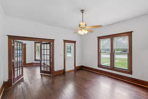 Living - 110 E Main St, Haven, KS 67543 photo 2 of 5