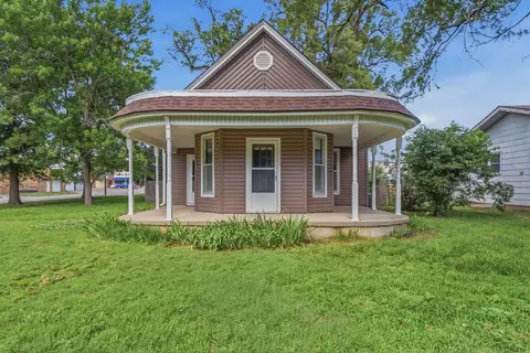 Exterior - 110 E Main St, Haven, KS 67543 photo 2 of 10